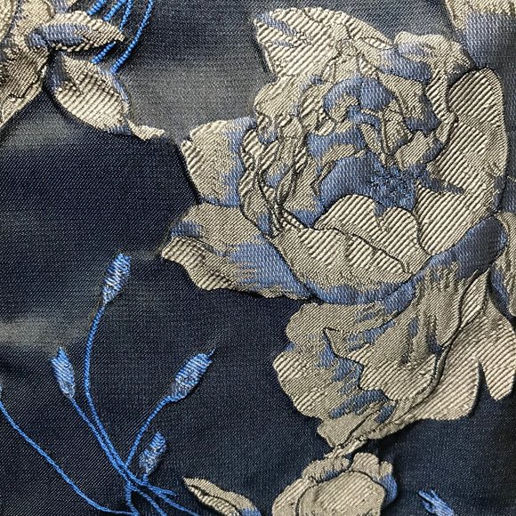 Women's embroidered dress. - Picture 3 of 3